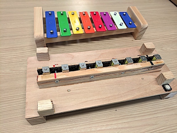 [Photo of the xylophone's top]